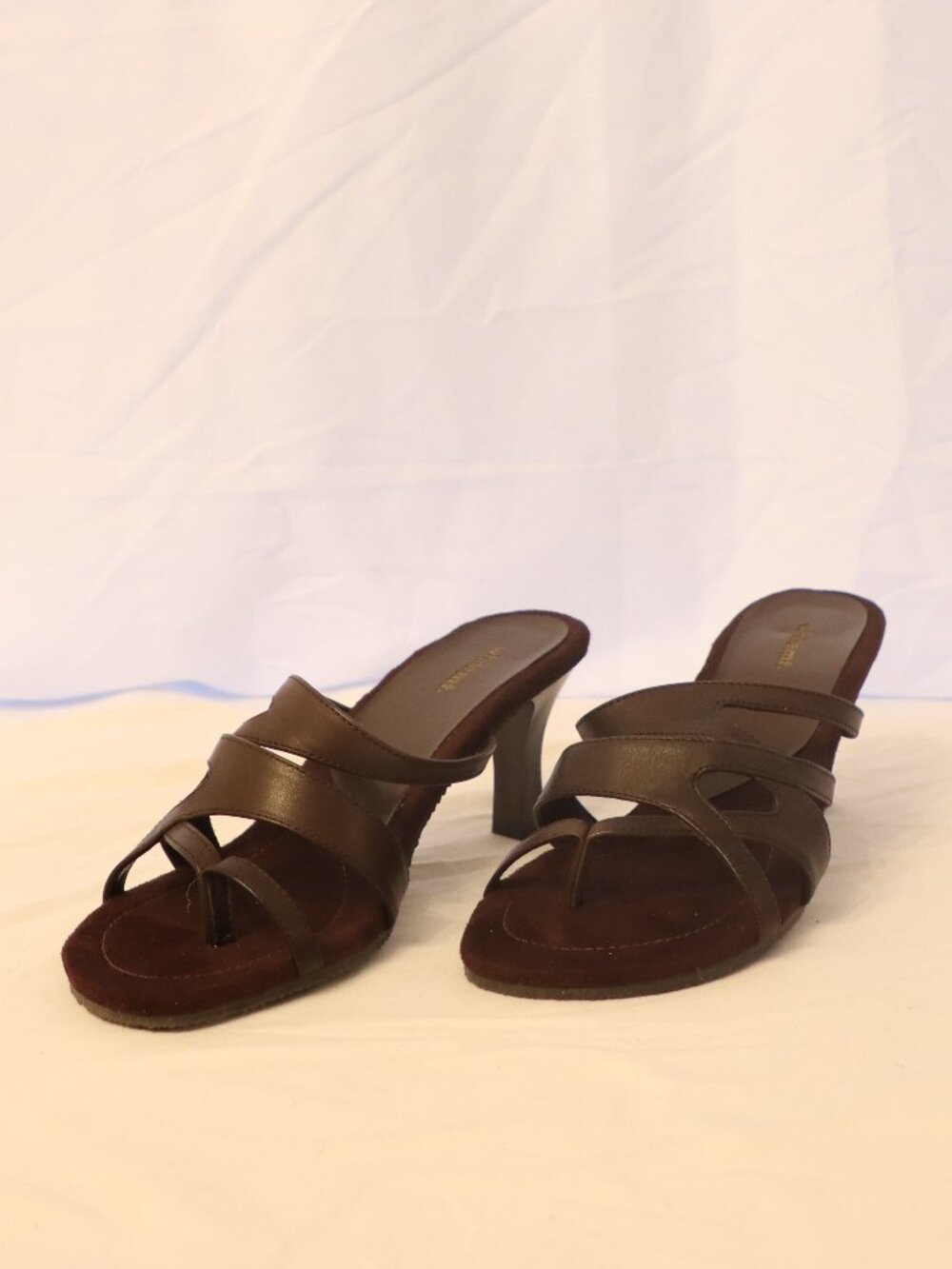 White Mountain Size 9 Brown Heeled Thong Sandals - Picture 4 of 6